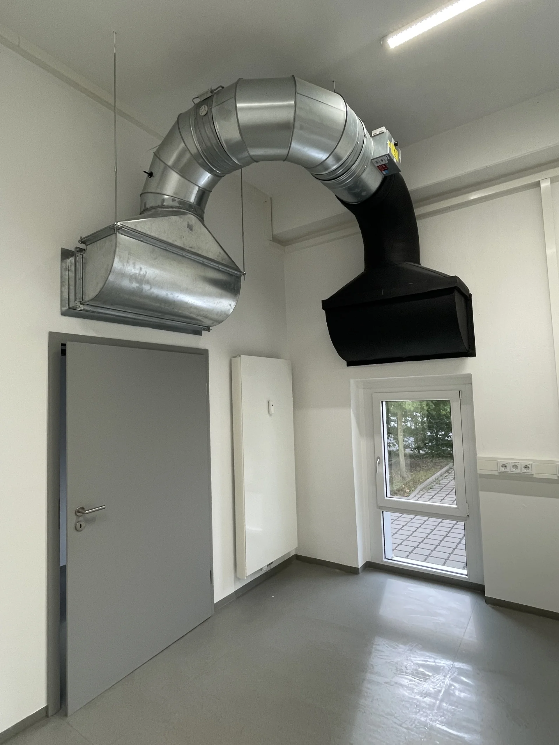 großzügige Werkstatt im Erdgeschoss