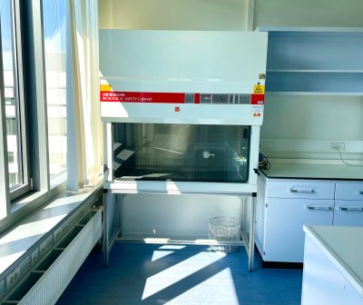 Moderne Labor- und Büroflächen zur Vermietung – voll ausgestattet, mit Aufenthaltsraum und Küche