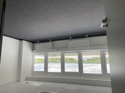 sonniges Büro mit Klimaanlage