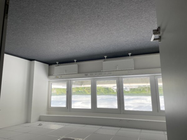 sonniges Büro mit Klimaanlage